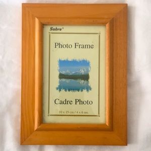 Classic Solid Oak Photo Frame - A Timeless Way to Display Your Memories!
